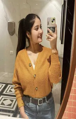 young call girl in Connaught Place