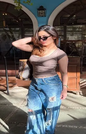 VIP call girl in Connaught Place
